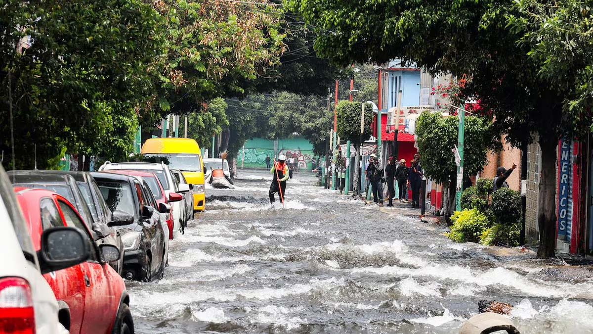 Caos en Iztapalapa: fuga de agua convierte calles en ríos en Culhuacán