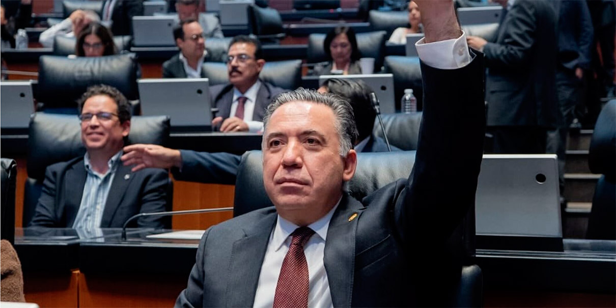 Inzunza deja bancada de Morena y seguirá como senador independiente