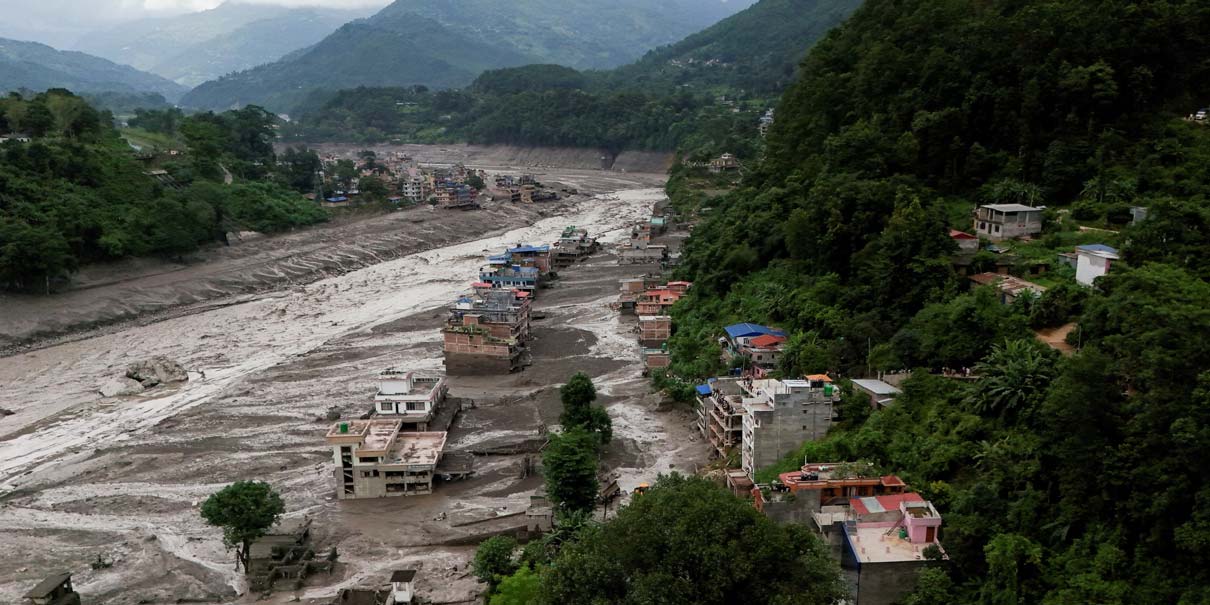 Suben a 353 los muertos por inundaciones en Nepal y Tíbet; hay más de mil 300 desaparecidos