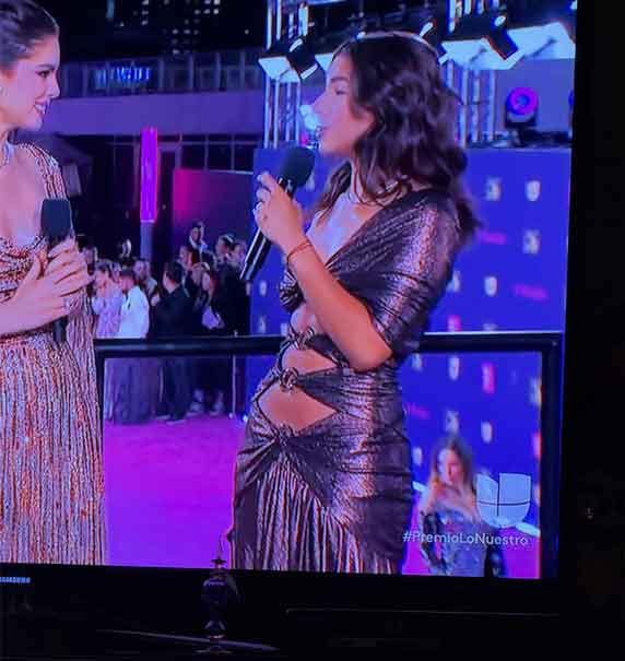 Belinda y Ángela Aguilar en la misma alfombra roja de Premio Lo Nuestro 2025