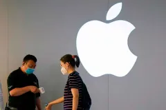 Trump dobla a Apple y compromete 600 mil mdd para fabricar su celular en EE.UU. y evita aranceles 