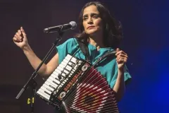 Julieta Venegas presenta su documental “Sinfónico en Tijuana”