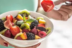 Alimentos que realmente mejoran la memoria y concentración: guía práctica para cuidar tu mente