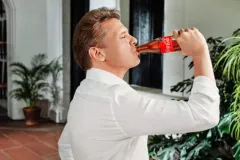 Denuncian ante Cofepris campaña de Coca-Cola con Luis Miguel por presuntas violaciones publicitarias