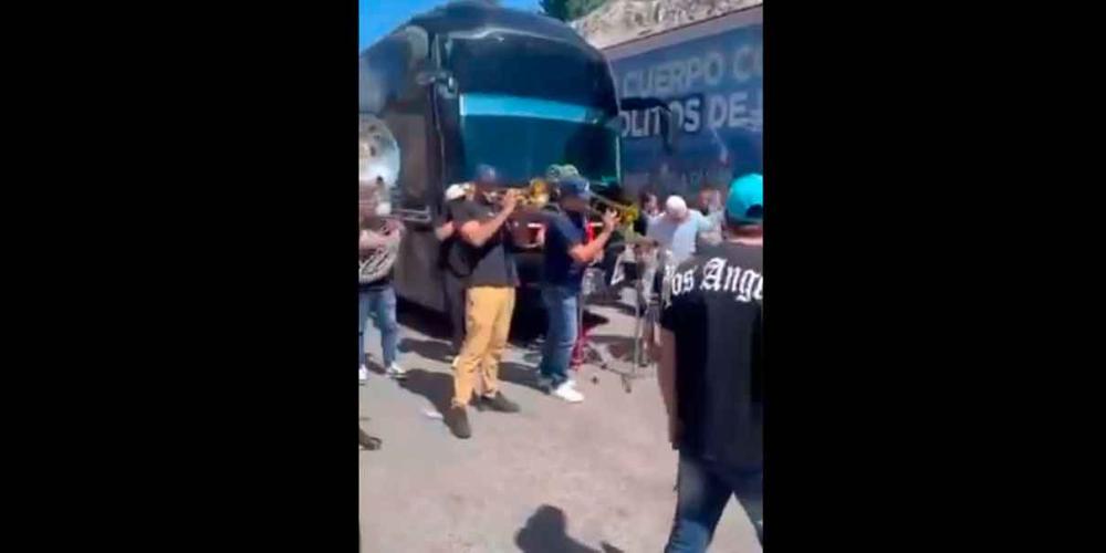 VIDEO. Banda los “Recoditos” quedó atrapado en un narcobloqueo 