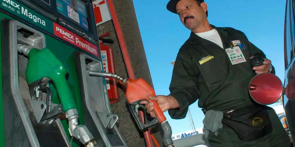 Gasolina regular seguirá debajo de 24 pesos hasta febrero de 2027