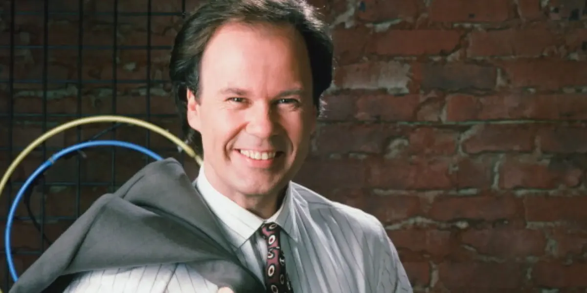 Muere a los 75 años Dennis Haskins, el inolvidable director de ‘Salvados por la campana’