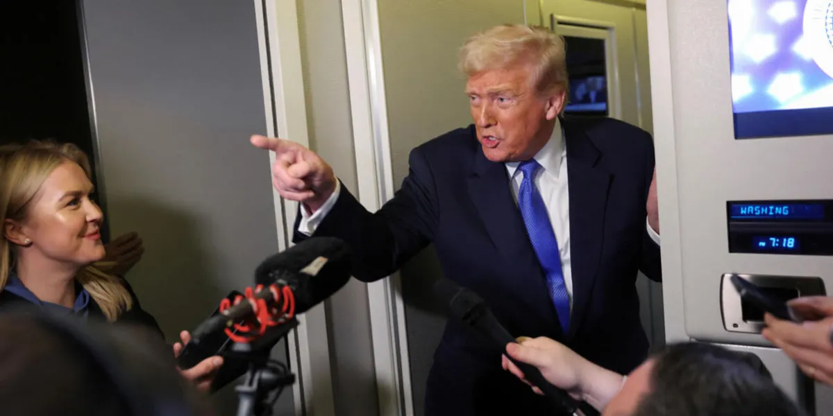 Trump cierra la puerta a CNN, MS NOW y Politico y amenaza con vetar a más medios