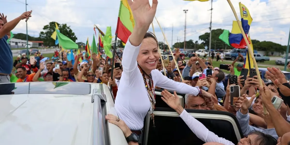 María Corina Machado regresa a Venezuela tras diez meses de exilio en Europa