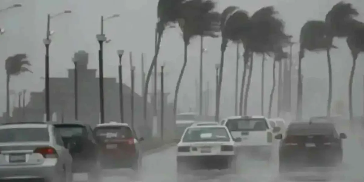Simón escala a categoría 4; amenaza con tocar tierra y azotar con lluvias torrenciales a Colima y Jalisco