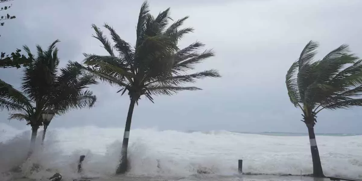 Beryl se debilita a su paso por Yucatán, pero sigue siendo "extremadamente peligroso"