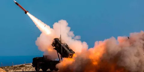 Estados Unidos enviará sistemas Patriot a Ucrania; Trump asegura que “pagarán el 100 por ciento”