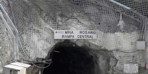 Hallan con vida a los 4 mineros atrapados en mina El Rosario. Inyectan oxigeno al lugar