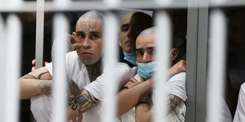 Bukele aprueba cadena perpetua para menores desde los 12 años en El Salvador