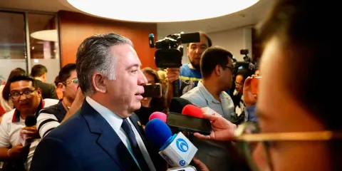 Enrique Inzunza pide licencia en el Senado tras señalamientos de EU sobre presuntos vínculos criminales