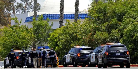 Tiroteo en centro islámico deja cinco muertos en San Diego; agresores eran jóvenes