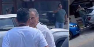 VIDEO: “Traidor” le gritan manifestantes a Yunes Linares mientras le arrojan monedas  