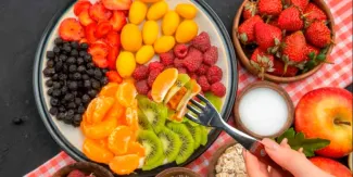 Cinco frutas que ayudan a reducir la inflamación y cuidar el intestino