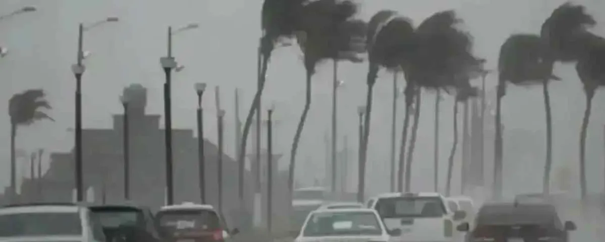 Simón escala a categoría 4; amenaza con tocar tierra y azotar con lluvias torrenciales a Colima y Jalisco