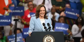 Kamala Harris promete revisar T-MEC y apoyar a trabajadores automotrices 